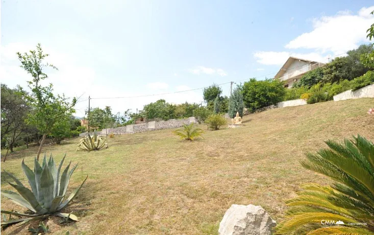 Atemberaubende Villa mit großem Pool und Garten zu verkaufen in Tivat